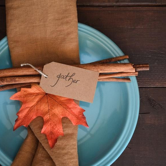 Add a Sweet Old-Fashioned Touch to Your Thanksgiving with These DIY Crafts